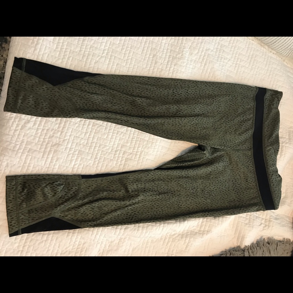 Lululemon Inspire Crop II EUC
